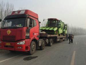 大年還沒過完，農(nóng)民朋友就需要我們的產(chǎn)品，今天又發(fā)往三河市兩臺穗莖兼收玉米收獲機(jī) 
